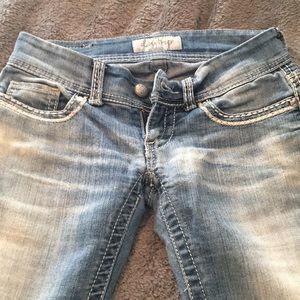 Buckle brand day trip jeans